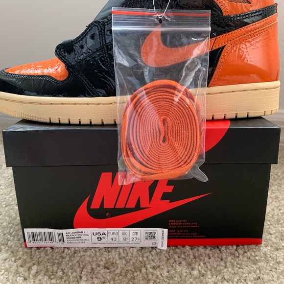 *SOLD* Air Jordan 1 Retro High OG Sneakers - Picture 2 of 8